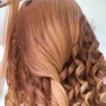 Miękkie loki bez sztywności: jak krem stylizujący utrwali skręt na cały dzień