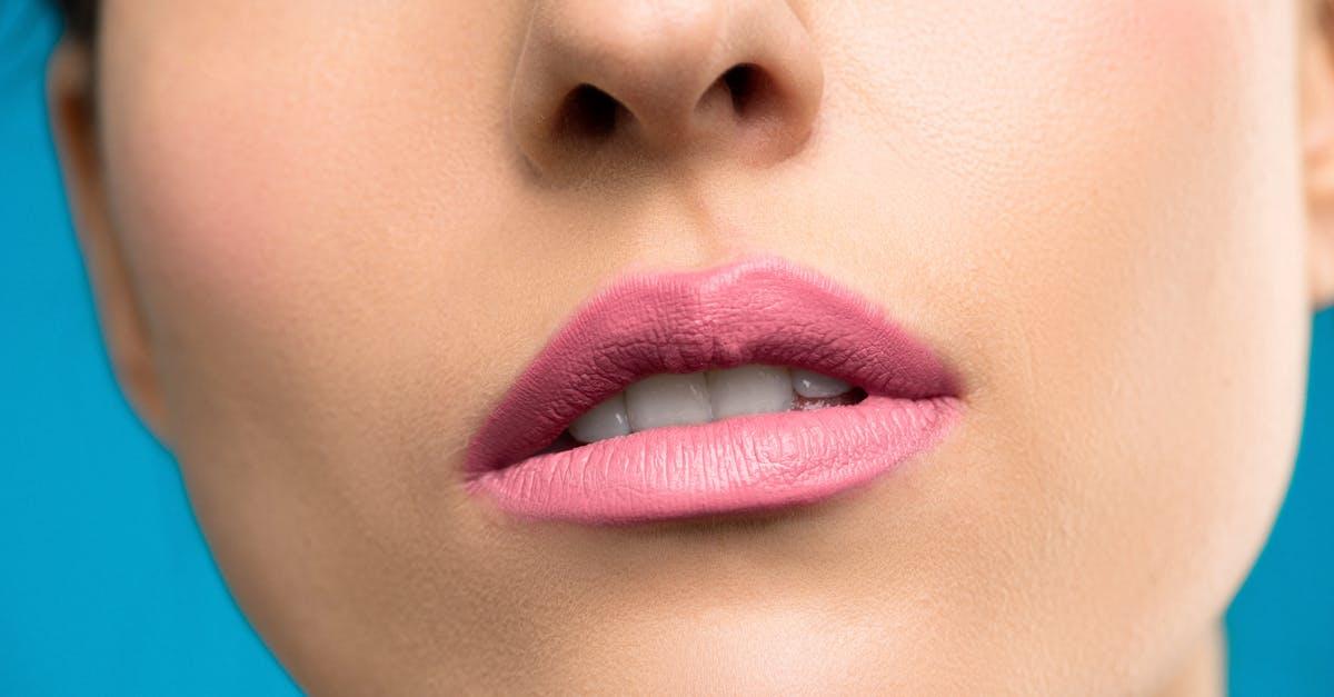 Naturalny lifting bez skalpela: mikronakłuwanie z osoczem PRP-koncentratem dla jędrnej, świetlistej skóry