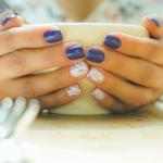 Moc olejów dla kruchych paznokci: rytuał pielęgnacyjny, który naprawdę działa