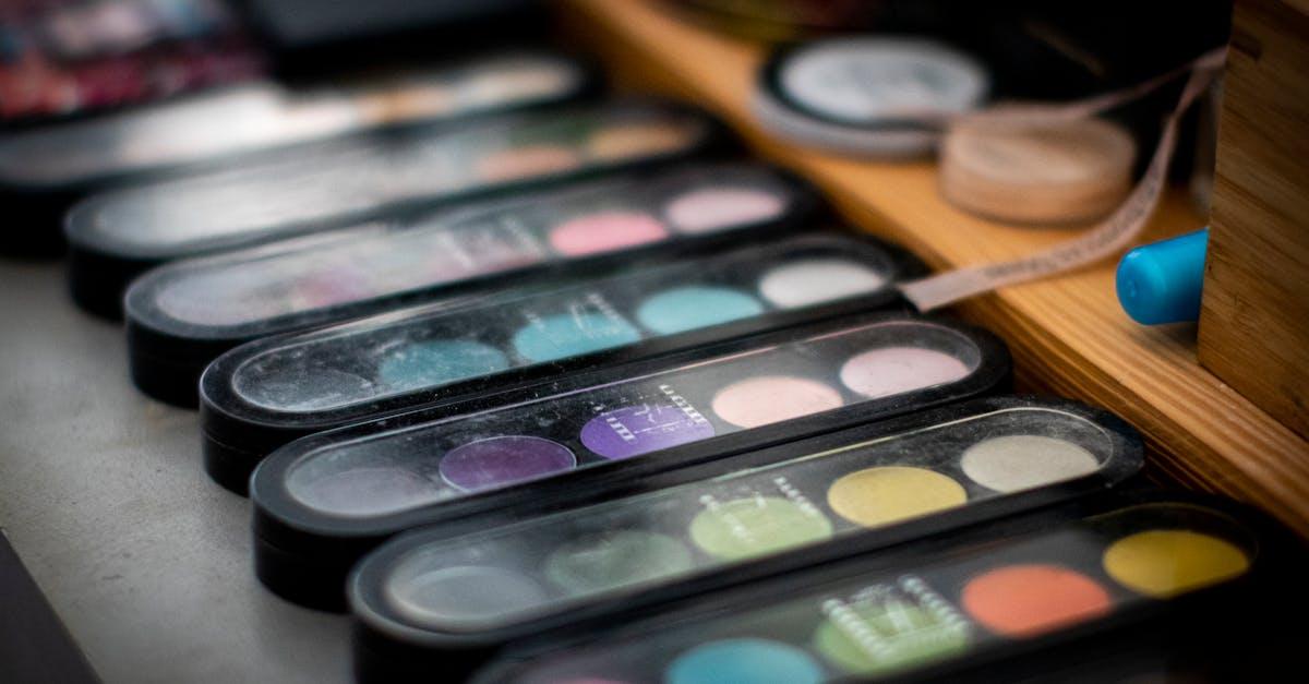 Klejnotowy blask na powiekach: makijaż w odcieniach jewel tones od dnia do nocy