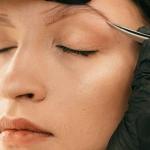 Pożegnaj swędzenie i łuszczenie: skuteczny plan na łojotokowe zapalenie brwi